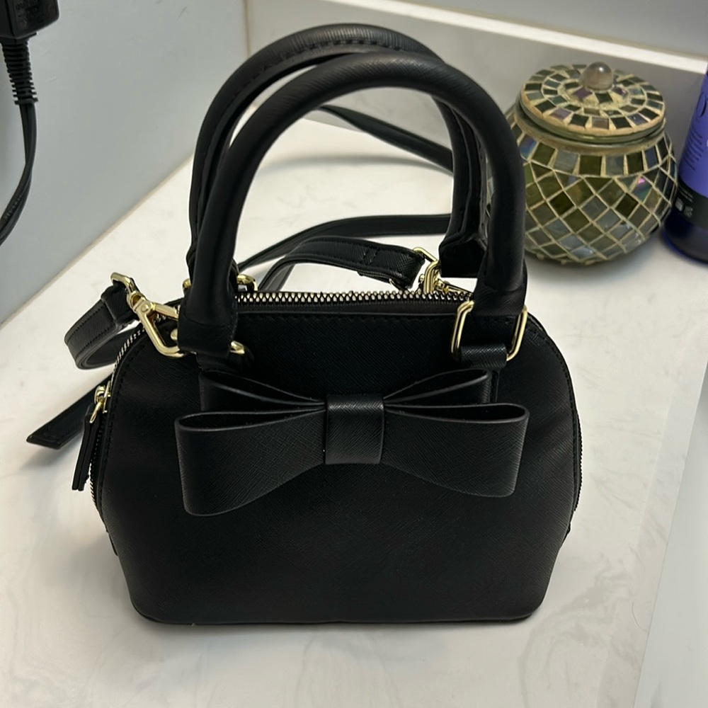 Betsey johnson small top handle bow bag with crossbody strap